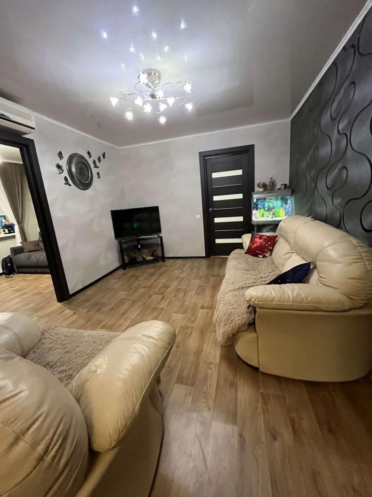 2-комн квартира Революционная улица, 77