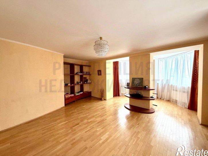 4-комн квартира ул Лейтенанта Шмидта, 24,  д. 24