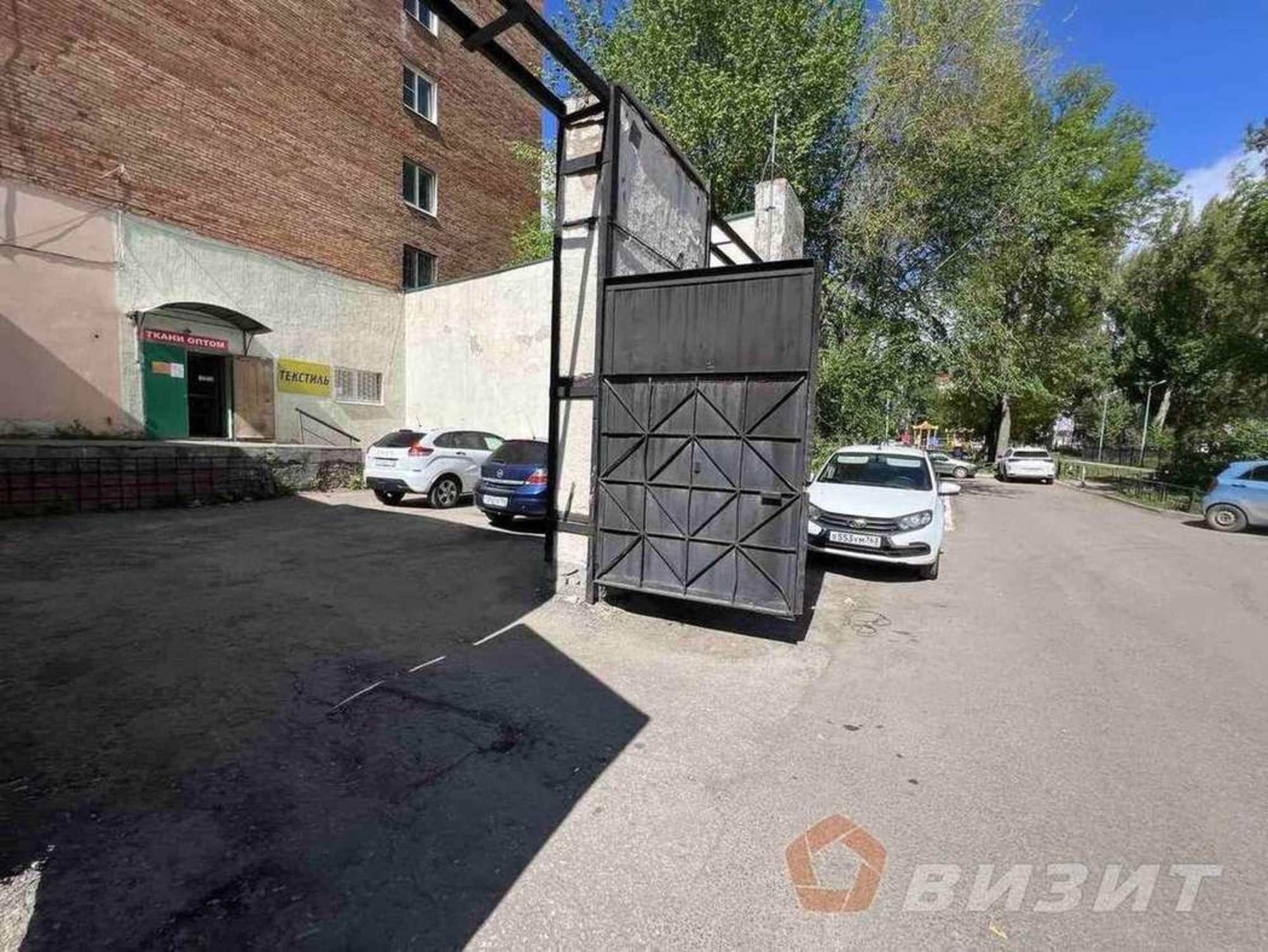 Купить торговое помещение за 3 000 000 рублей на Юных Пионеров проспект, 142