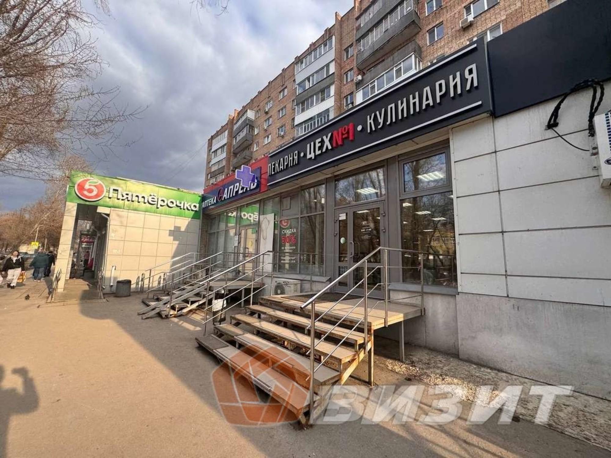 Сдать торговое помещение за 265 200 рублей на Мориса Тореза улица, 13а