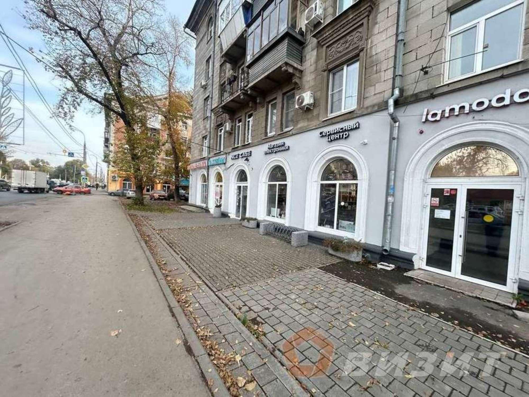 Купить торговое помещение за 38 000 000 рублей на Победы улица, 95
