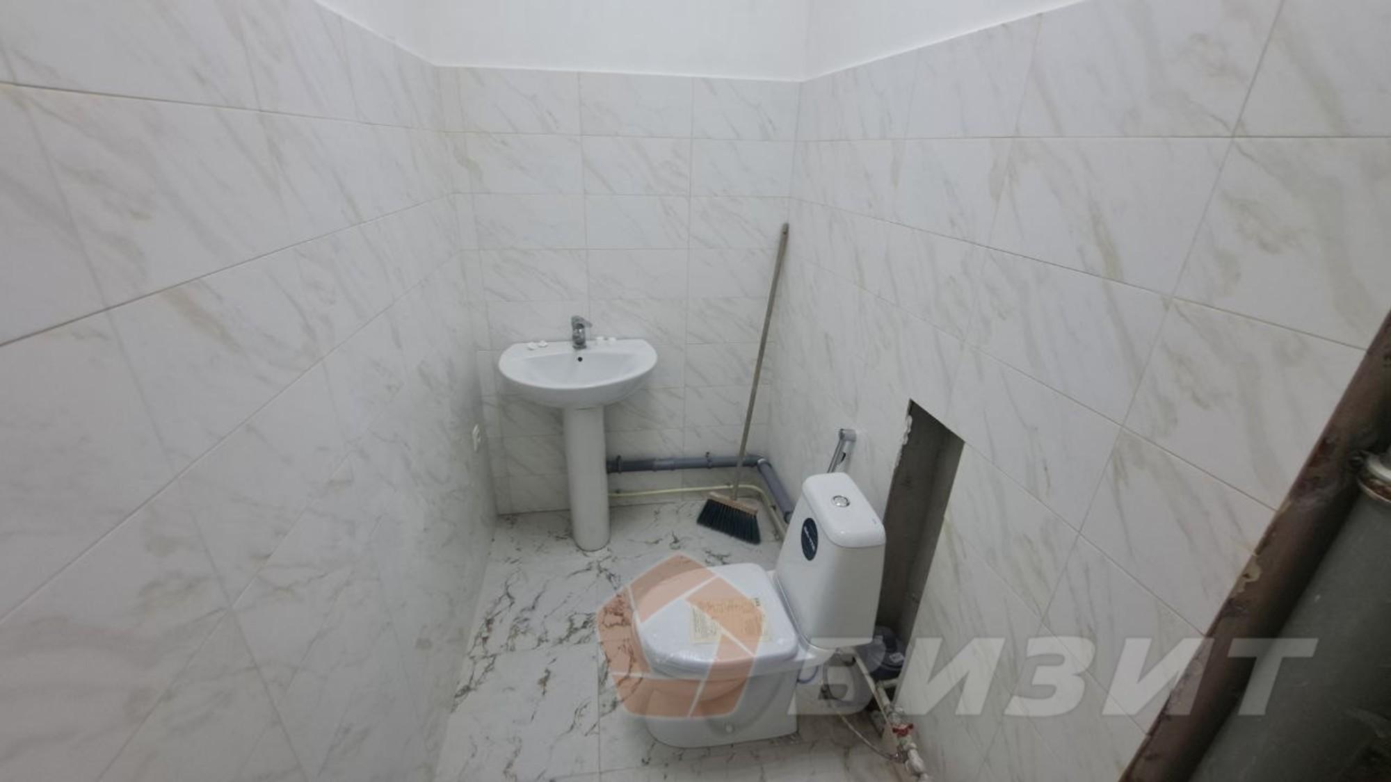 Купить торговое помещение за 12 360 000 рублей на Алексея Толстого улица, 76
