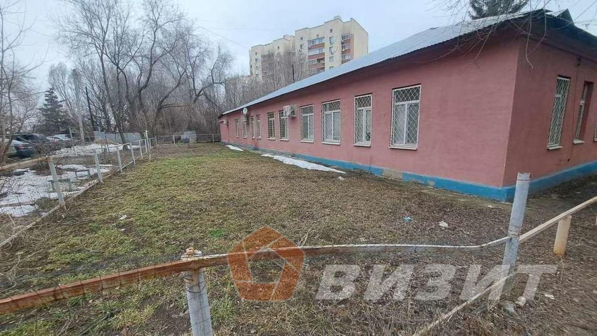 Сдать торговое помещение за 298 400 рублей на Парниковая улица, 8