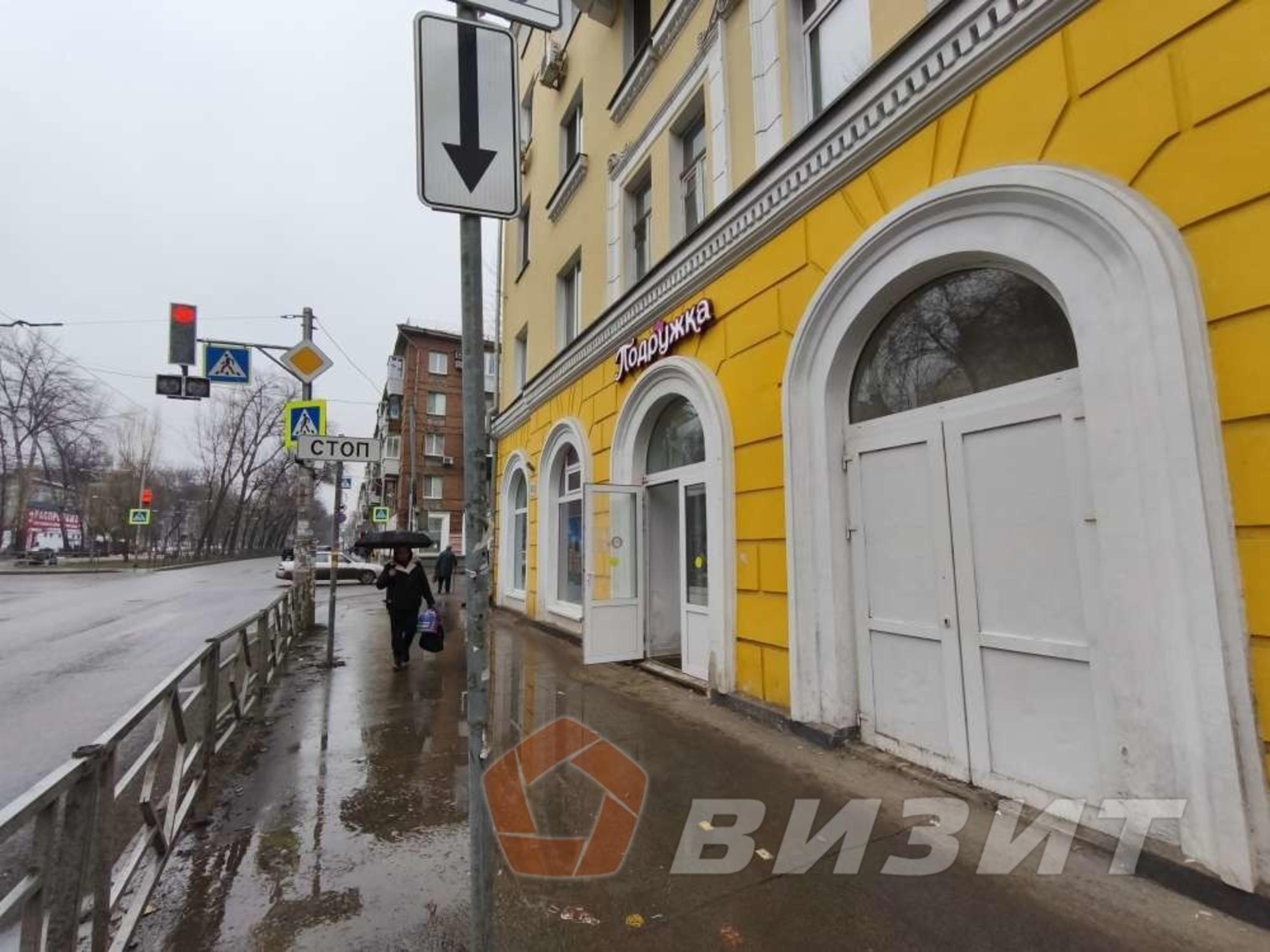 Сдать торговое помещение за 250 000 рублей на Металлургов проспект, 81