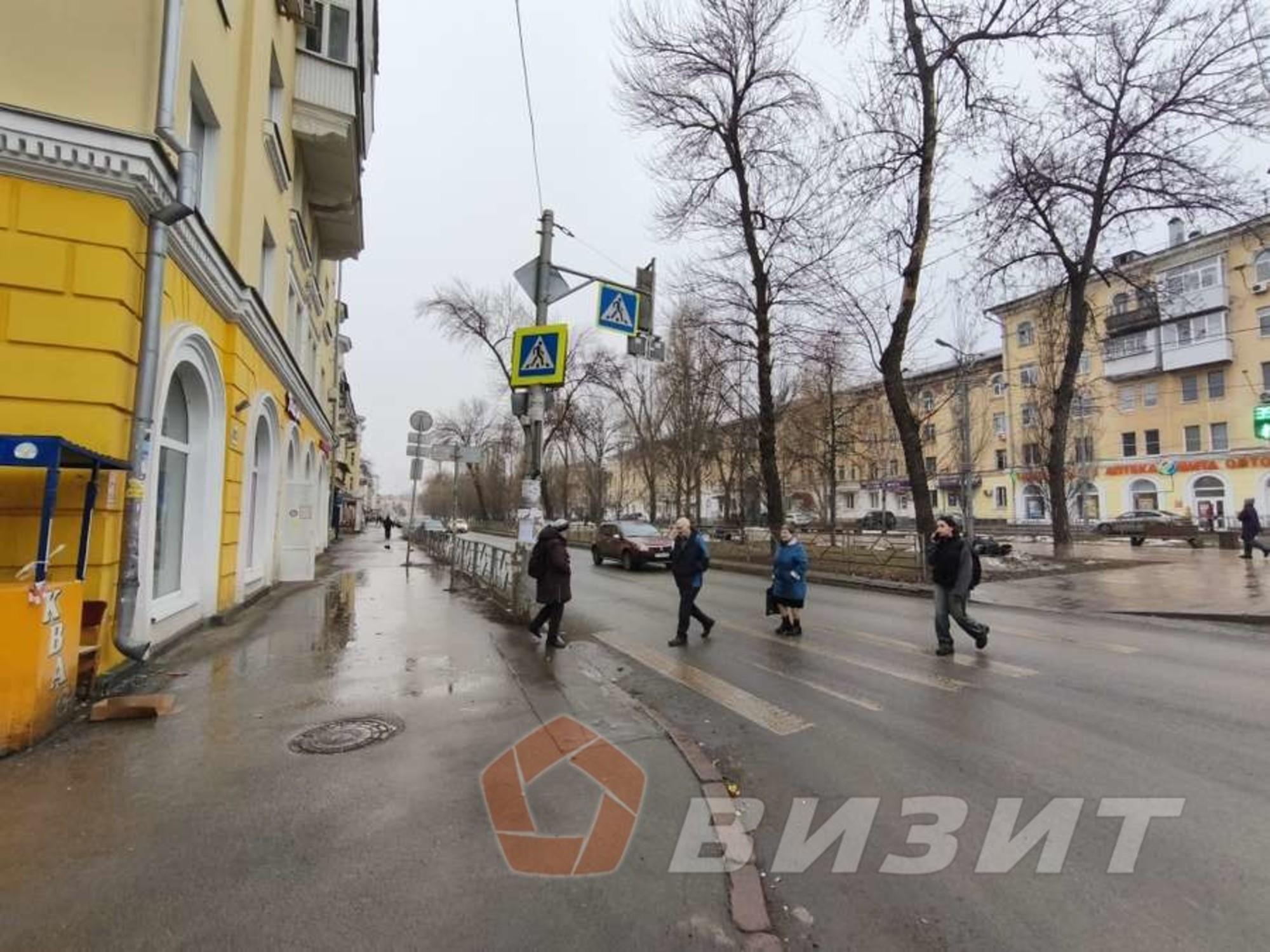Сдать торговое помещение за 250 000 рублей на Металлургов проспект, 81