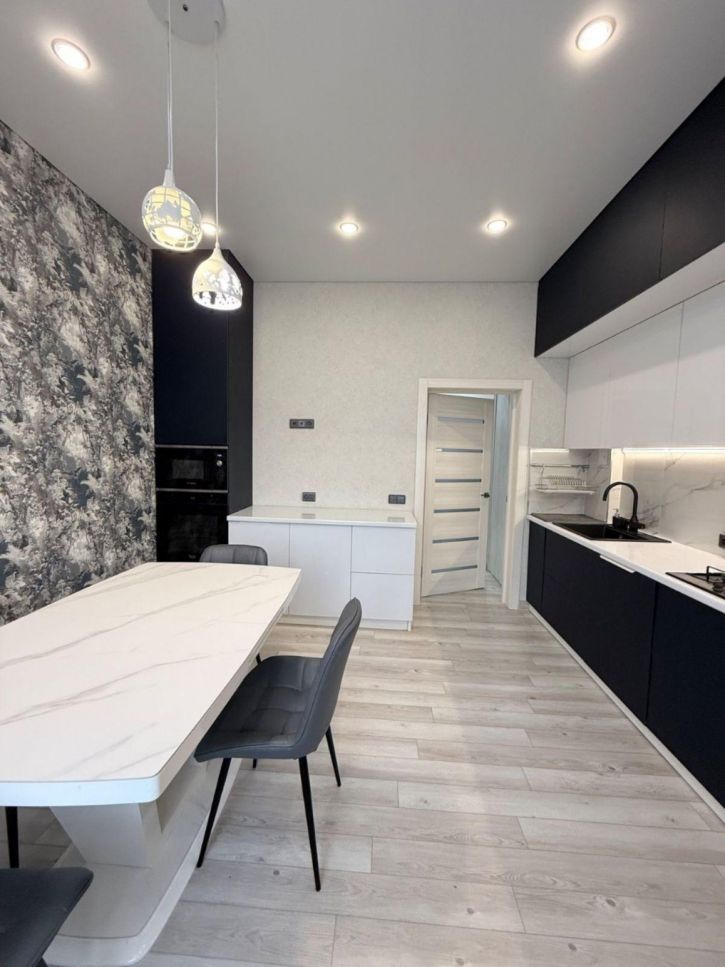 3-комн квартира Кирова проспект, 40