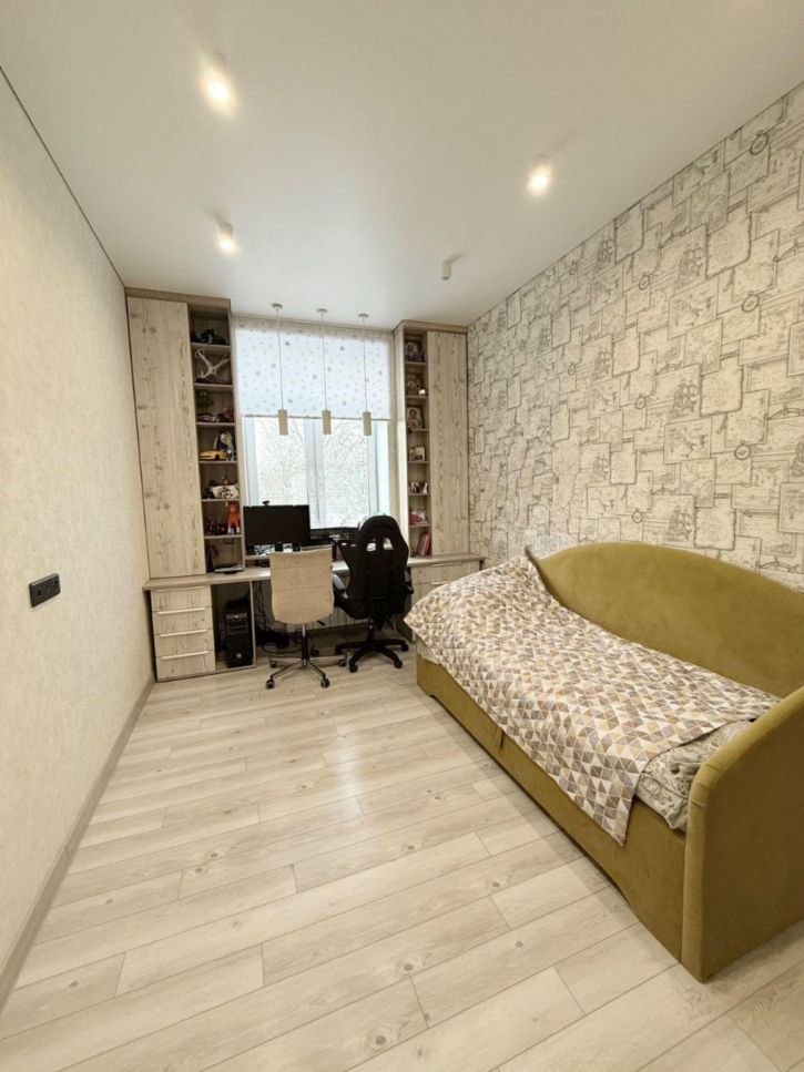 3-комн квартира Кирова проспект, 40
