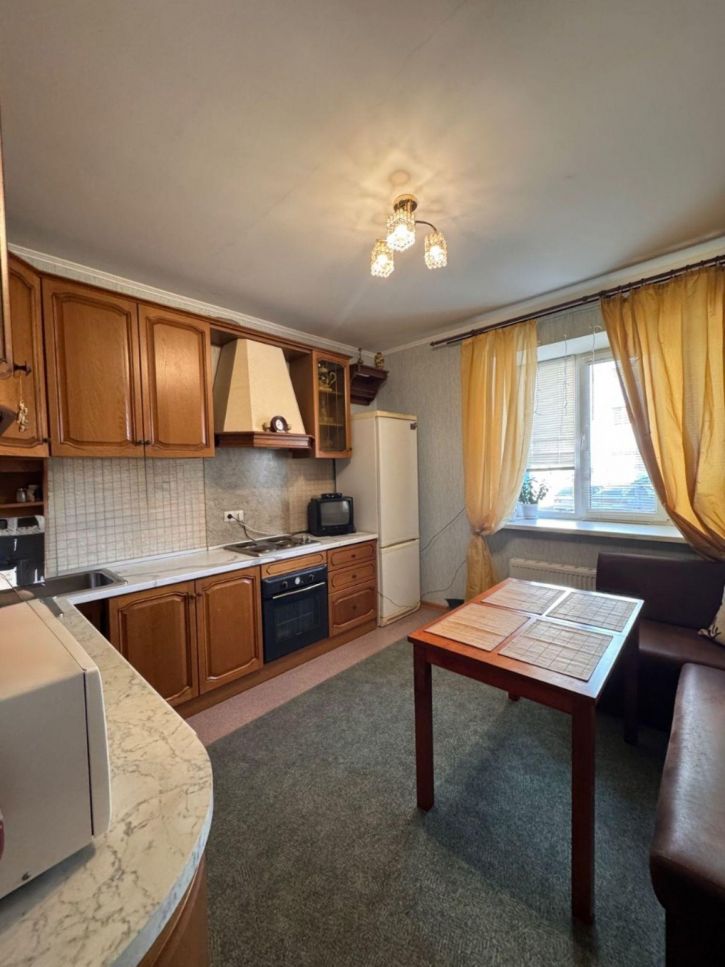 3-комн квартира Виталия Талабаева улица, 8