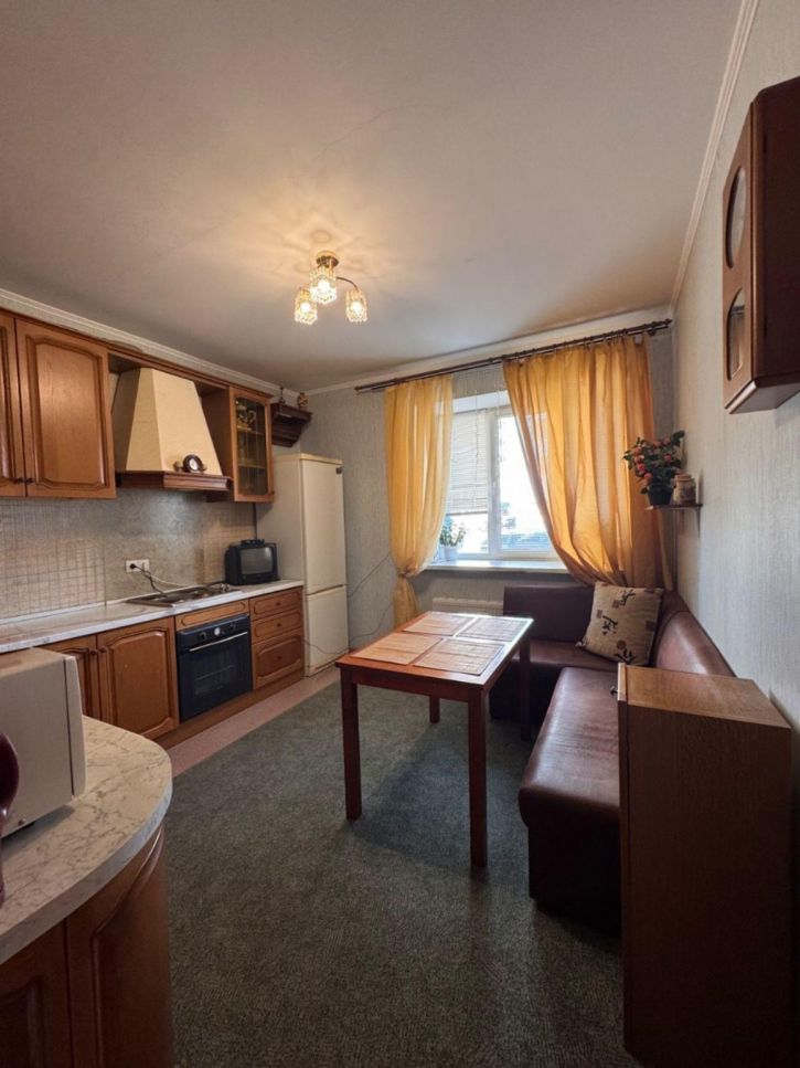 3-комн квартира Виталия Талабаева улица, 8