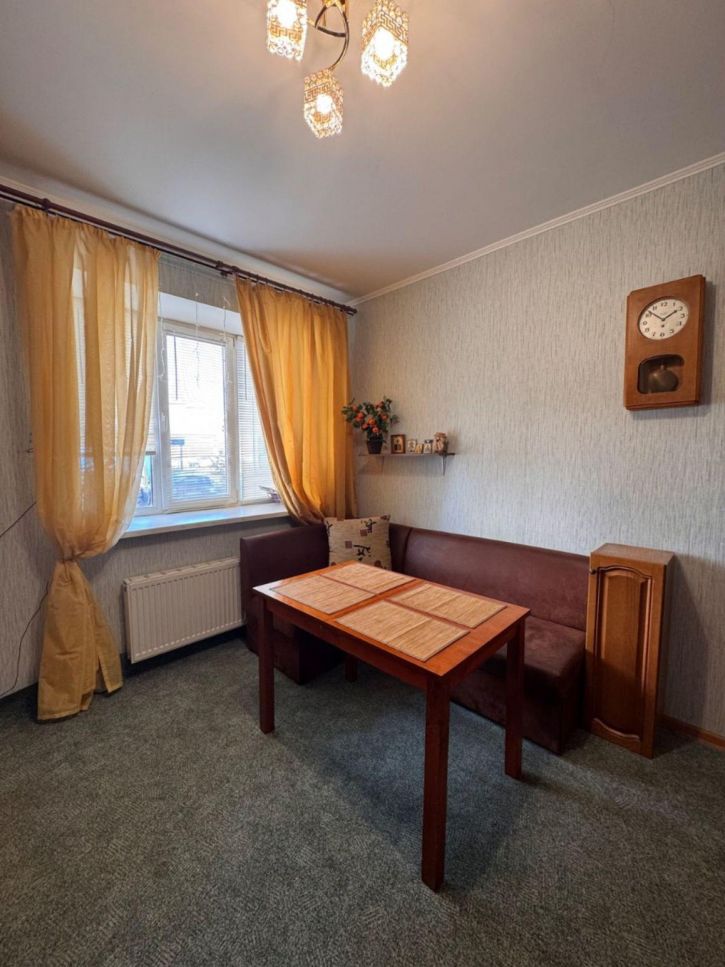 3-комн квартира Виталия Талабаева улица, 8