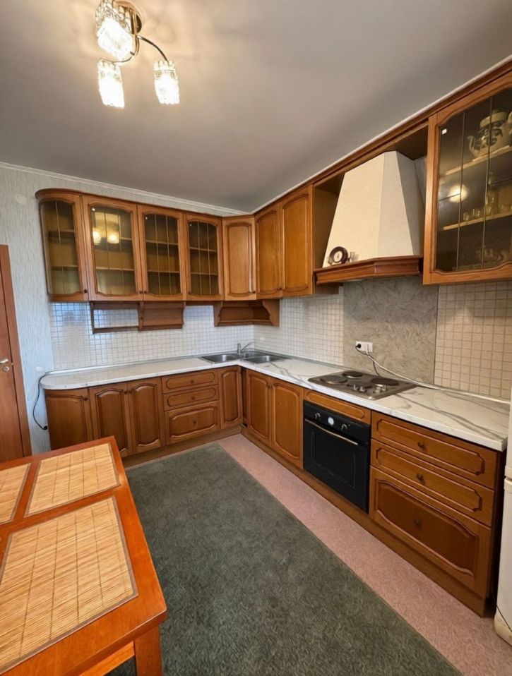 3-комн квартира Виталия Талабаева улица, 8