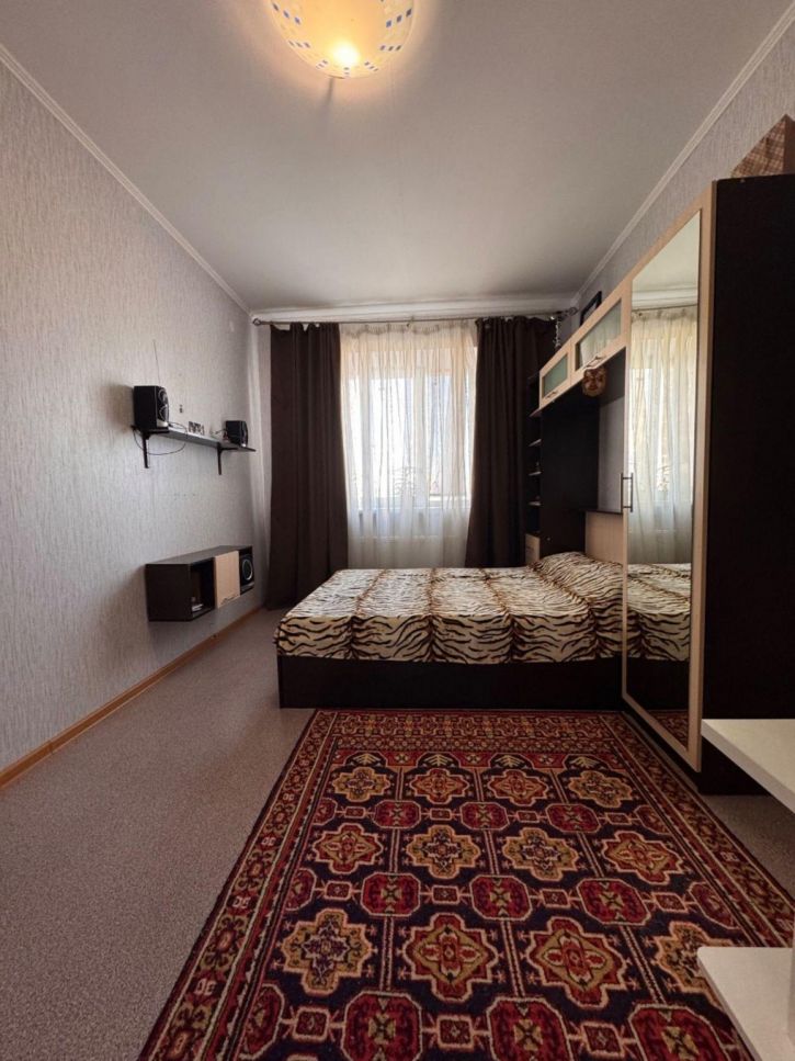 3-комн квартира Виталия Талабаева улица, 8