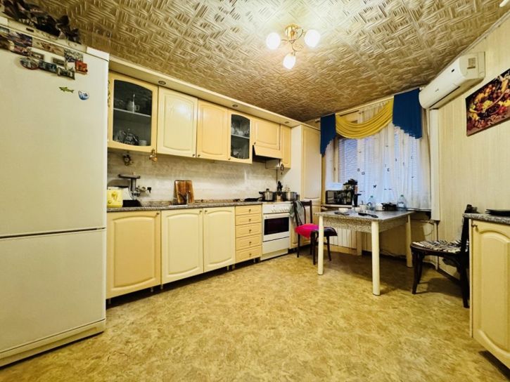 3-комн квартира Демократическая улица, 20