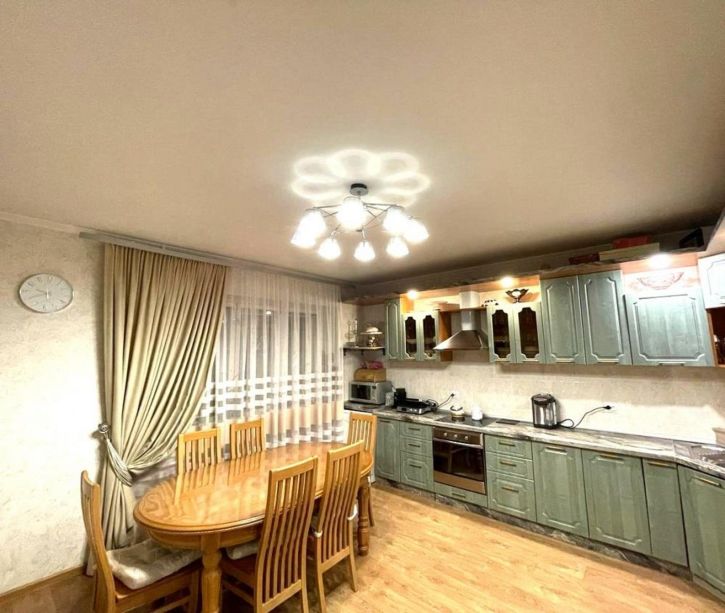 3-комн квартира Советской Армии улица, 240Б