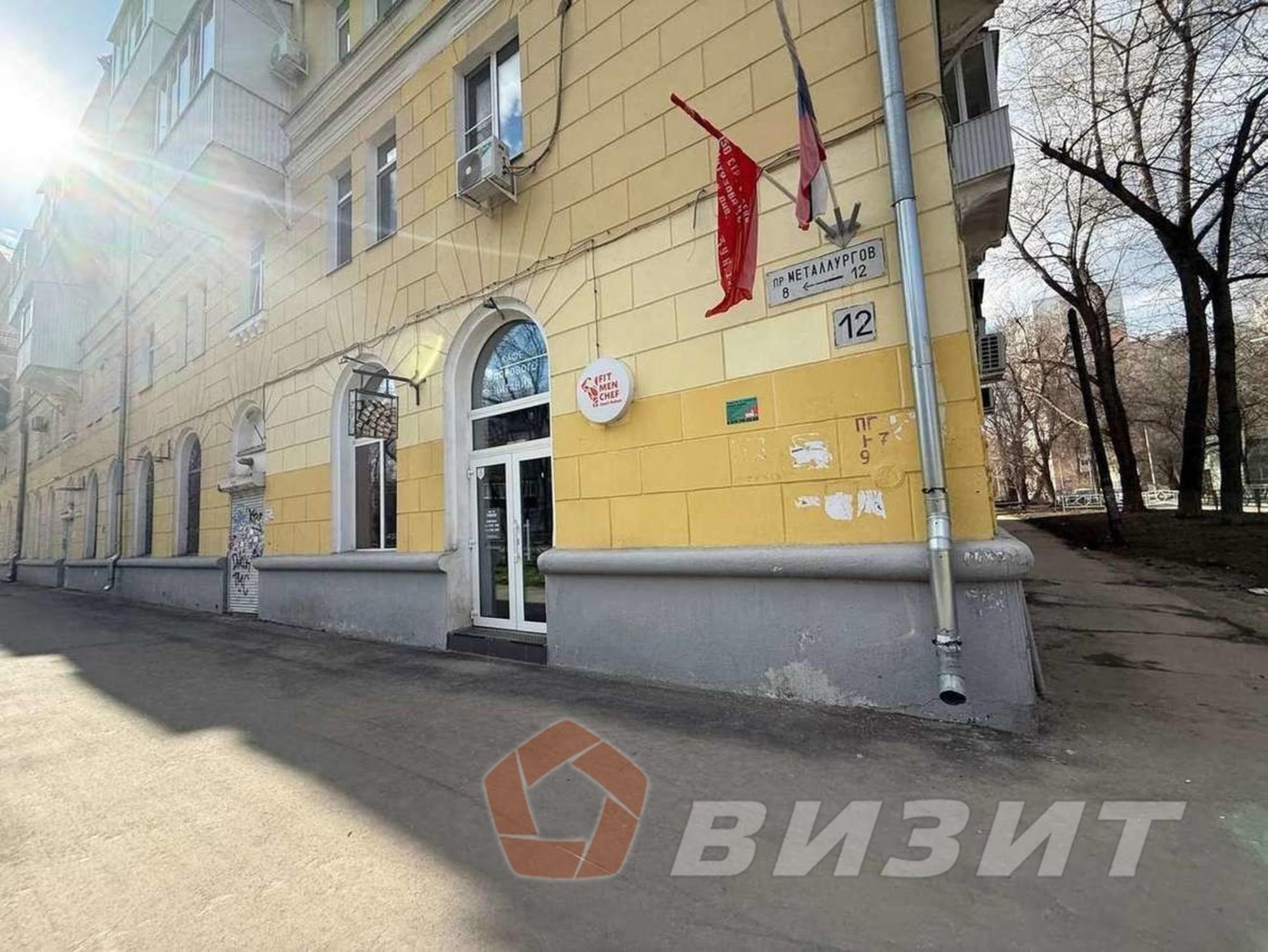 Купить торговое помещение за 13 000 000 рублей на Металлургов проспект, 12