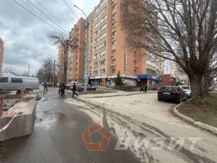 Торговое помещение Парижской Коммуны улица, 22