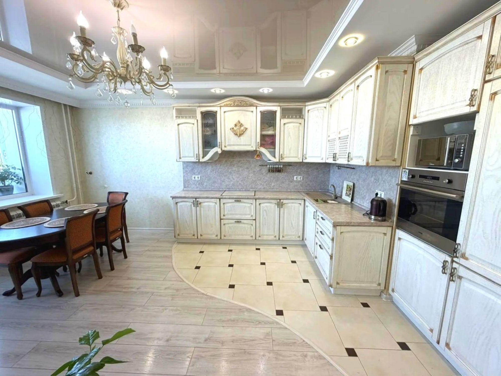 Купить квартиру за 18 900 000 рублей на Кирова проспект, 348