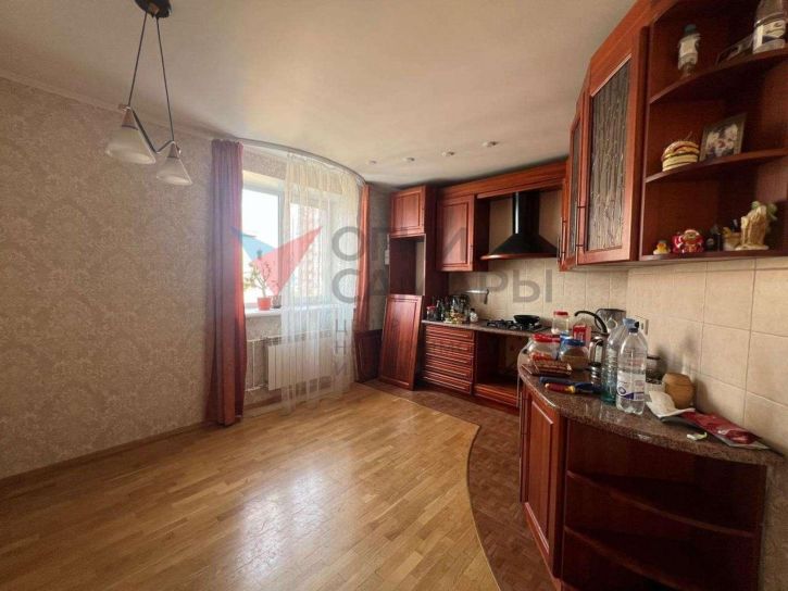 4-комн квартира Лейтенанта Шмидта улица, 24
