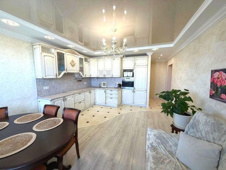 3-комн квартира Кирова проспект, 348