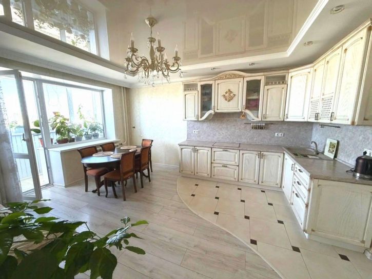 3-комн квартира Кирова проспект, 348