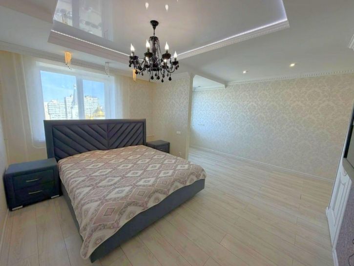 3-комн квартира Кирова проспект, 348