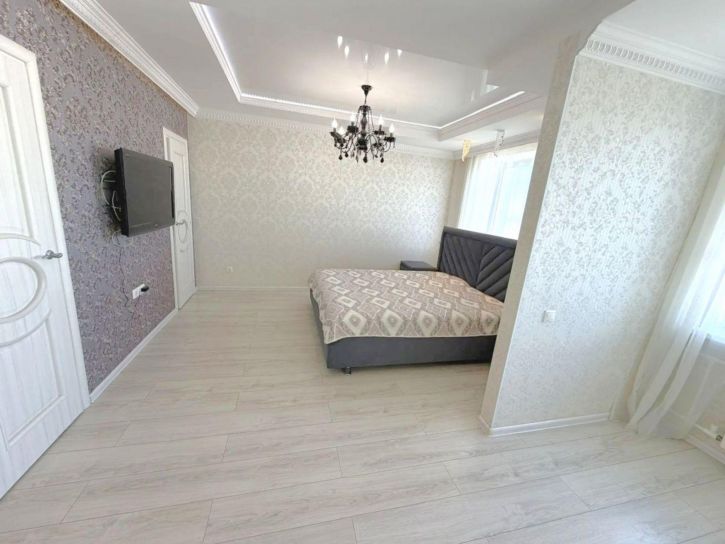 3-комн квартира Кирова проспект, 348