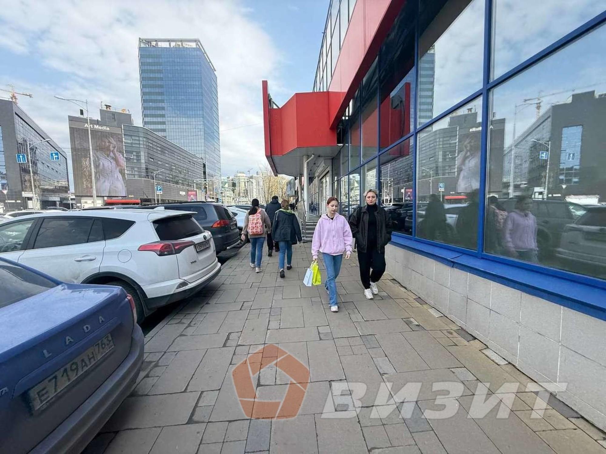 Купить торговое помещение за 193 000 000 рублей на Коммунистическая улица, 90/2