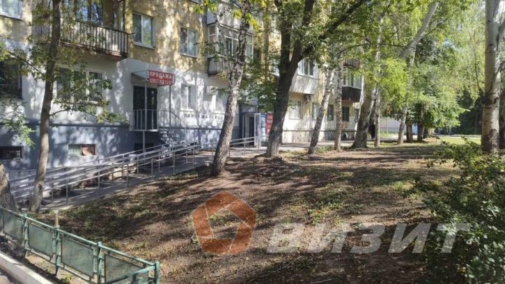 Торговое помещение Советской Армии улица, 223