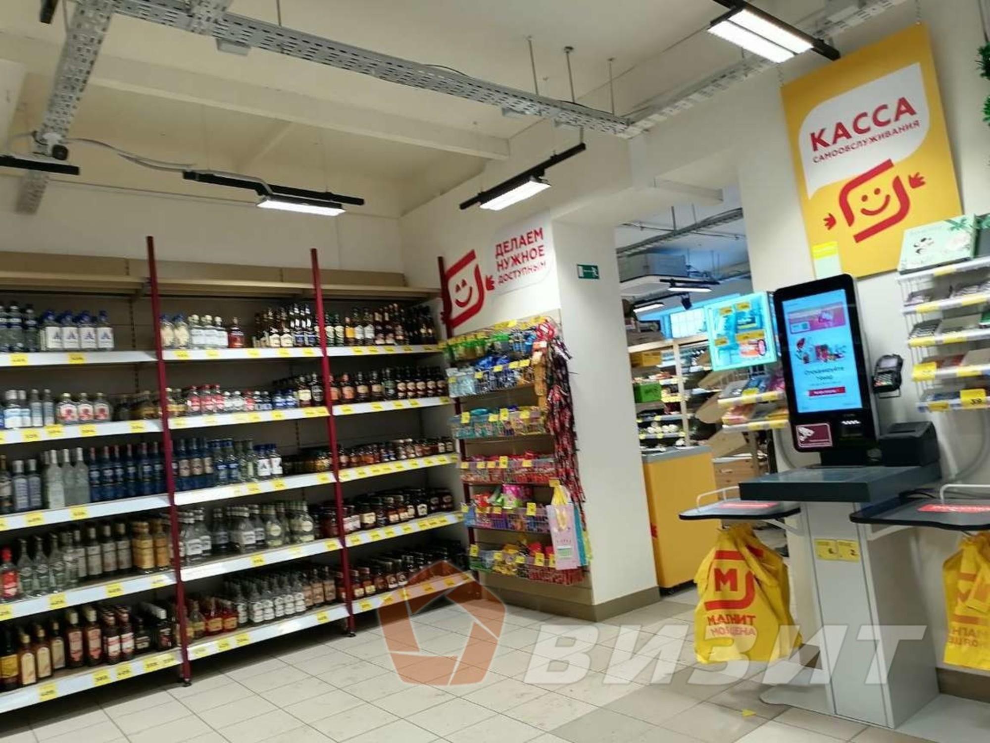 Купить торговое помещение за 33 000 000 рублей на Чекистов улица, 140