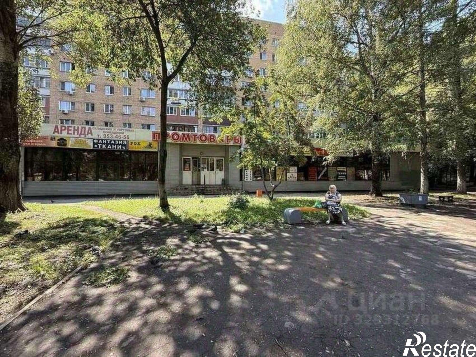 Купить торговое помещение за 90 000 300 рублей на пр-кт Кирова, 210