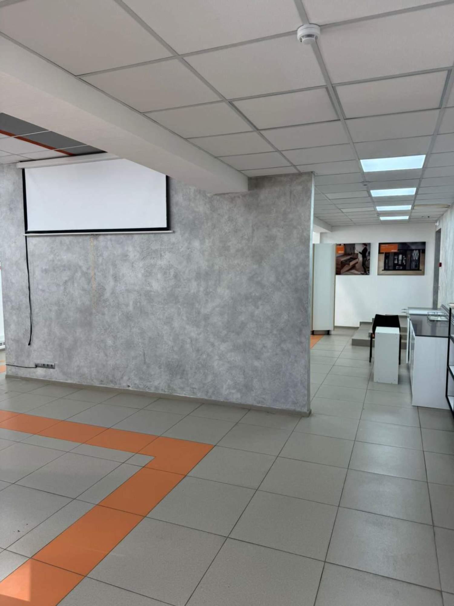 Сдать торговое помещение за 463 060 рублей на Кирова проспект, д.156