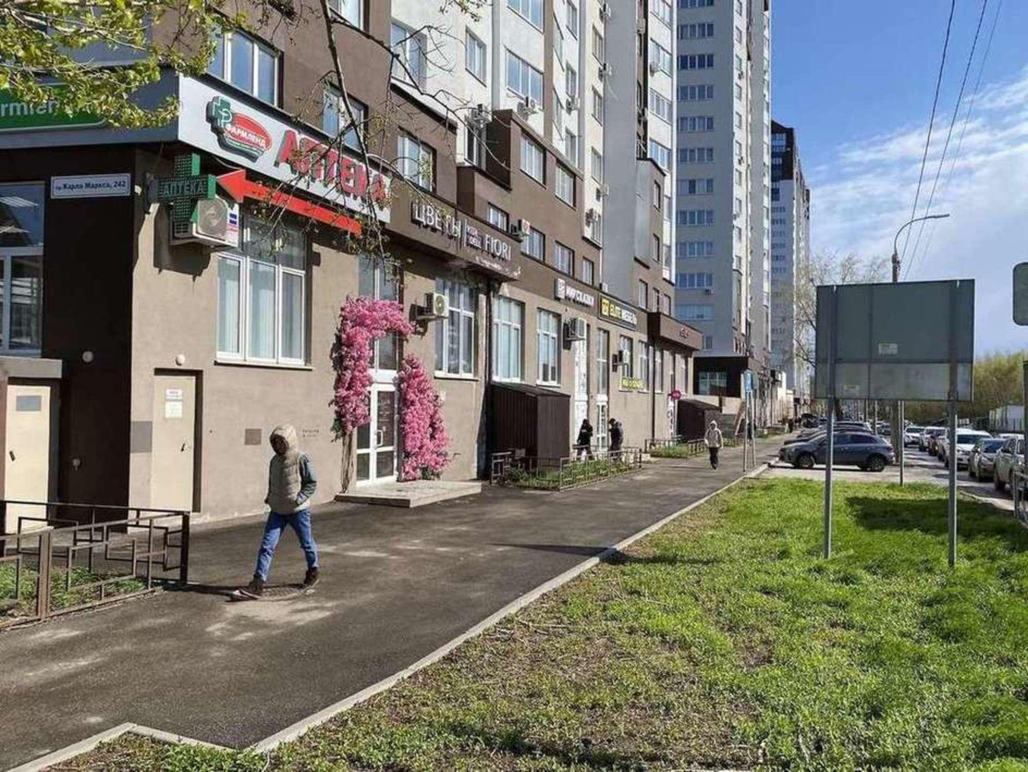 Купить торговое помещение за 24 750 000 рублей на Карла Маркса проспект, 242
