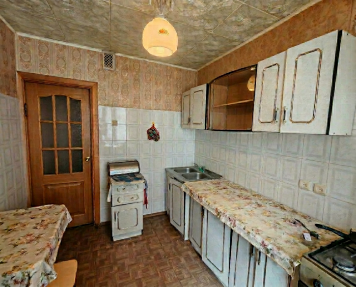 2-комн квартира Максима Горького улица, 37