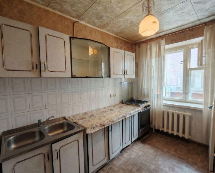 2-комн квартира Максима Горького улица, 37
