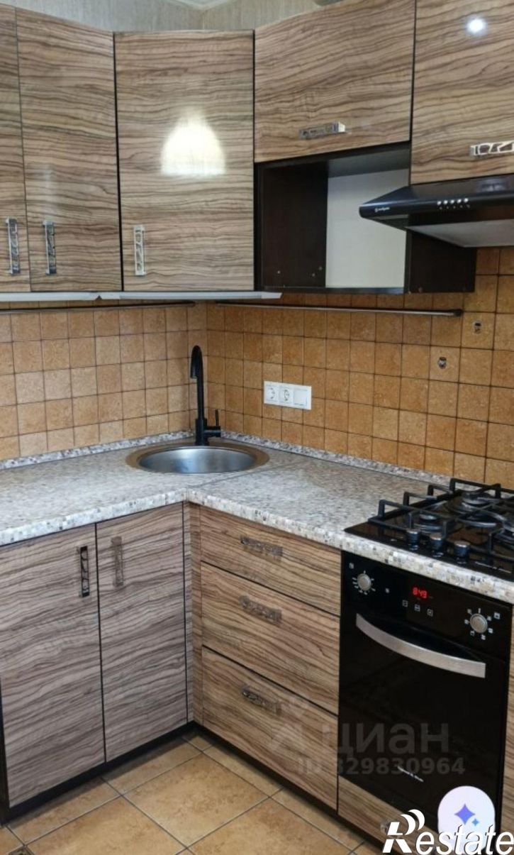 2-комн квартира ул Евгения Золотухина, 8,  д. 8
