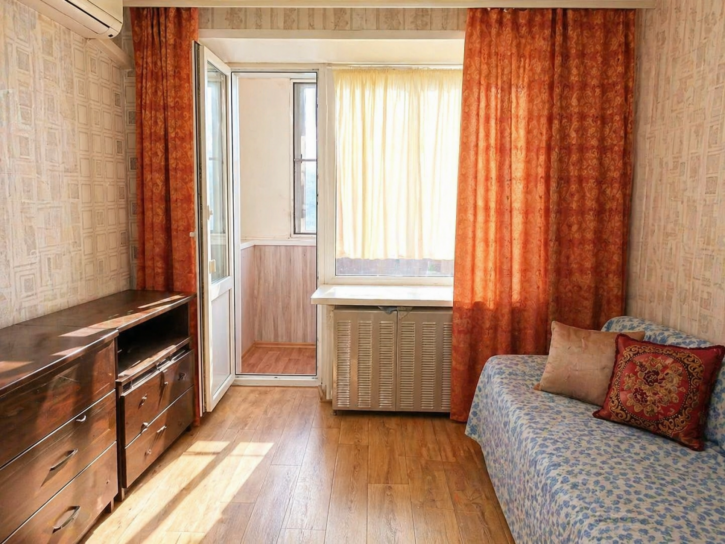2-комн квартира Свободы улица, 228