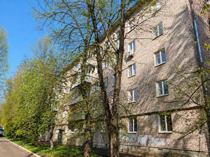 2-комн квартира Свободы улица, 228