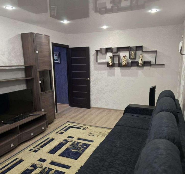 2-комн квартира Революционная улица, 3