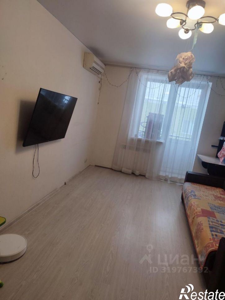 2-комн квартира улица Евгения Золотухина, 8,  д. 8