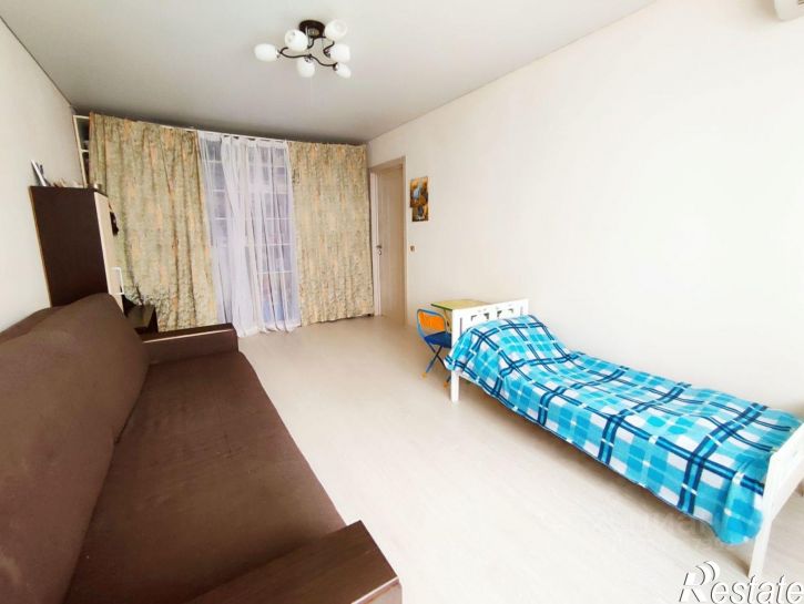2-комн квартира улица Евгения Золотухина, 8,  д. 8