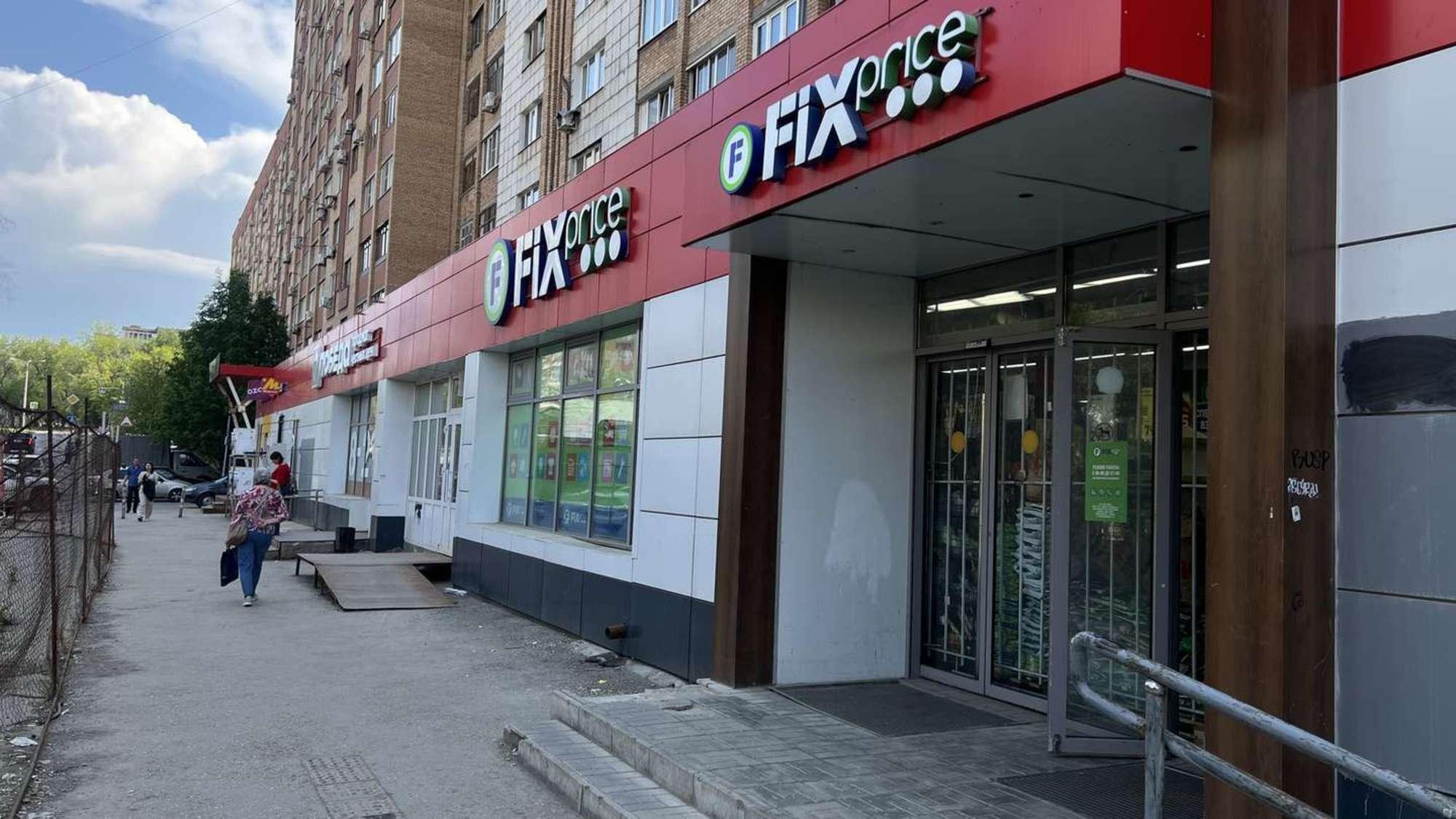 Сдать торговое помещение за 65 000 рублей на Революционная улица, 75