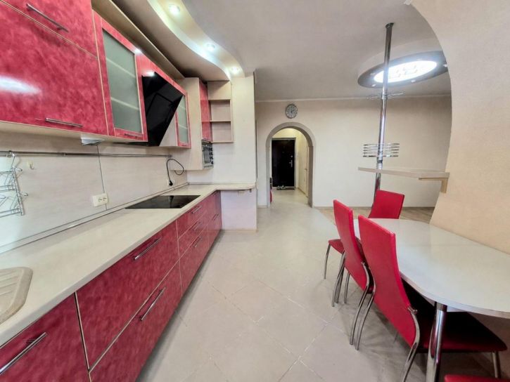 2-комн квартира Революционная улица, 4