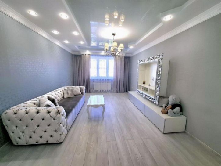 3-комн квартира Кирова улица, 348