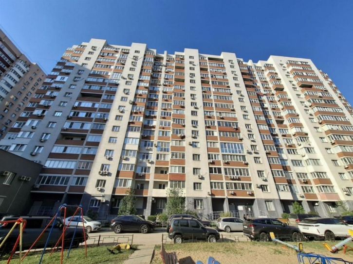 3-комн квартира Кирова улица, 348