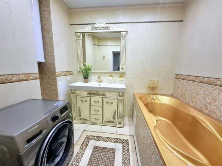 3-комн квартира Кирова улица, 348