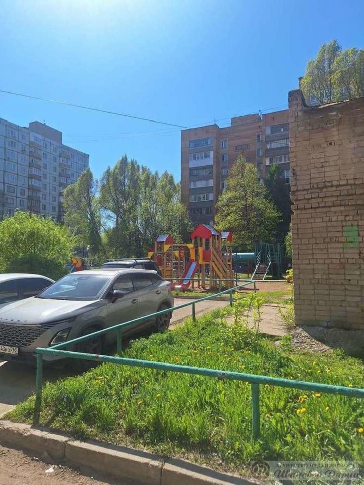 3-комн квартира Авроры улица, 122