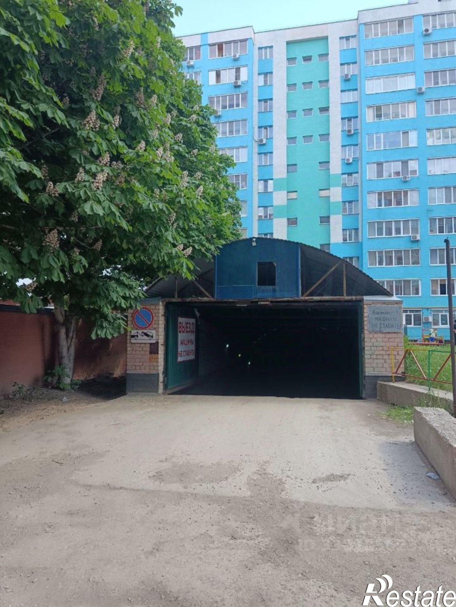 Купить гараж, место в паркинге за 1 100 010 рублей на Революционная улица