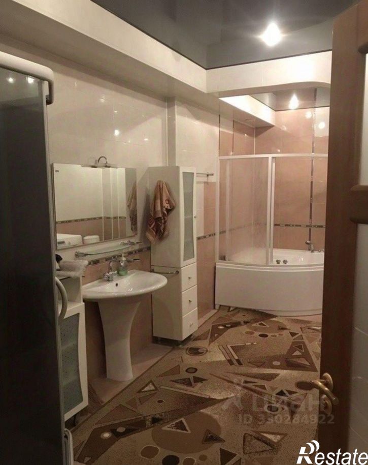 3-комн квартира улица Алексея Толстого, 100,  д. 100