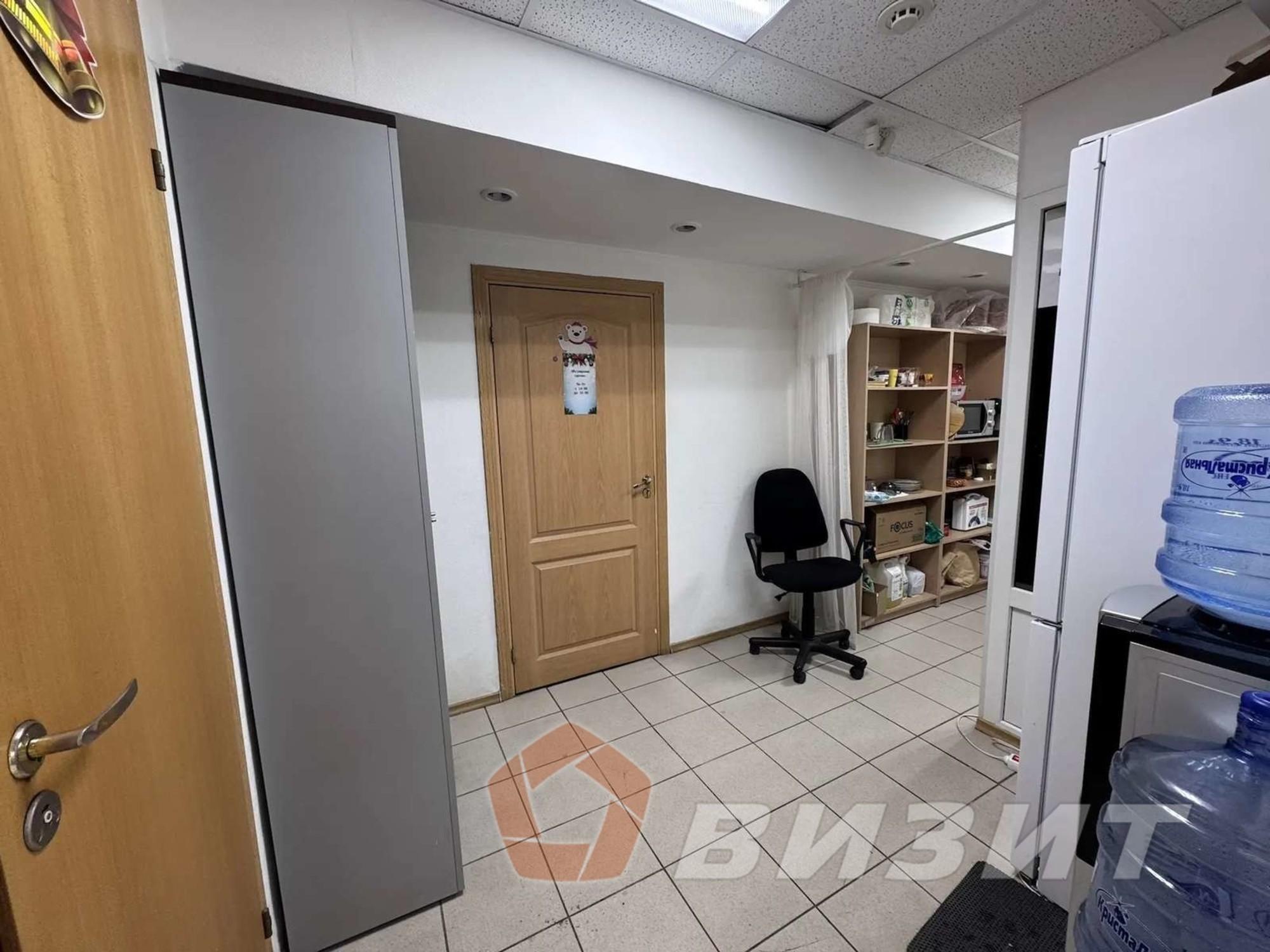 Купить офис, помещение под офис за 18 450 000 рублей на Водников улица, 45