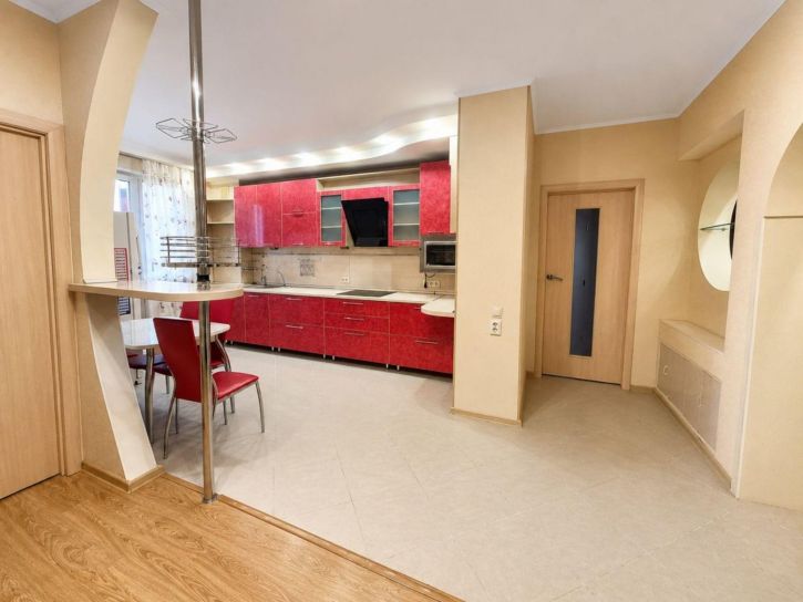 2-комн квартира Революционная улица, 4